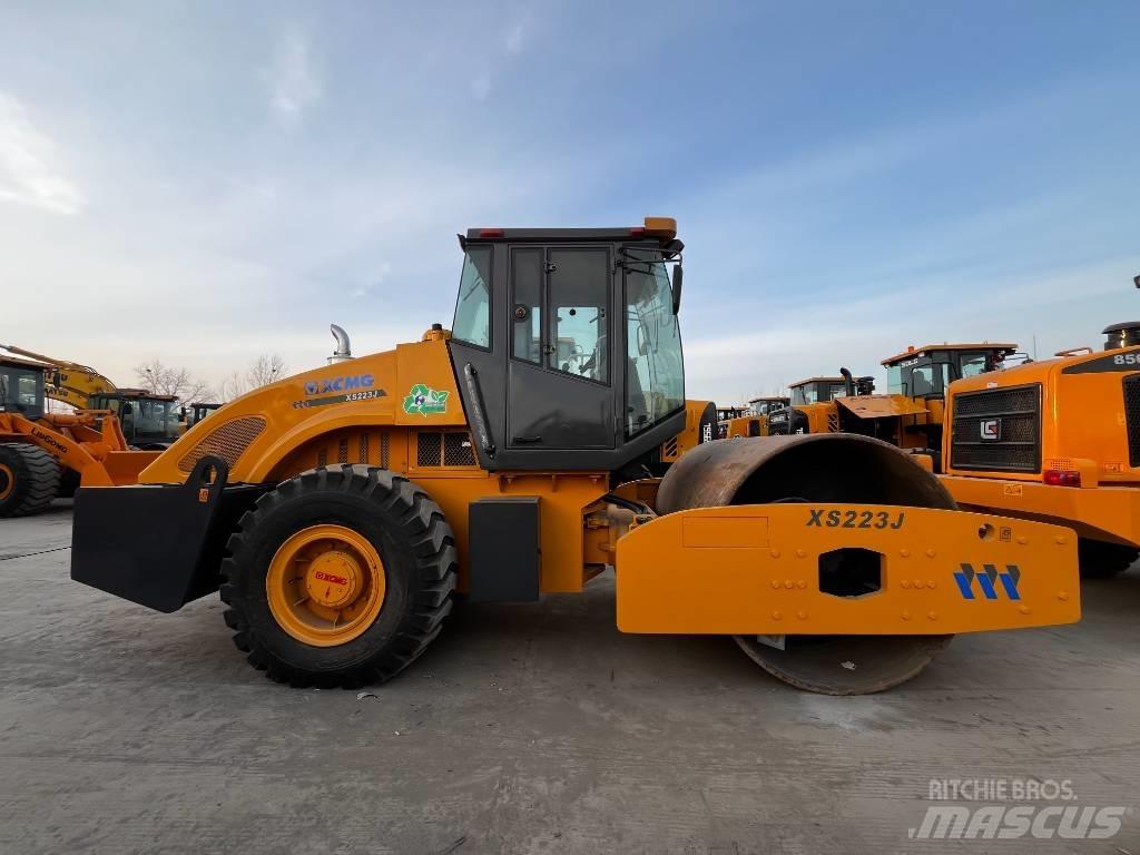 XCMG XS 223 J 单轮压路机