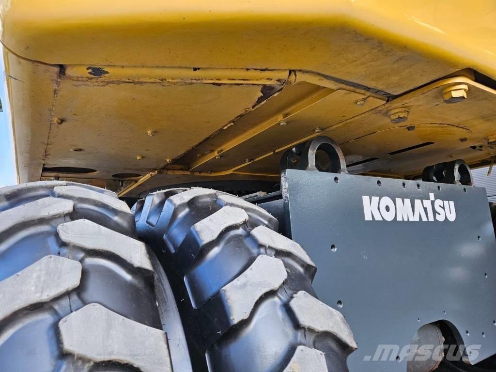 Komatsu PW 148-8 轮式挖掘机