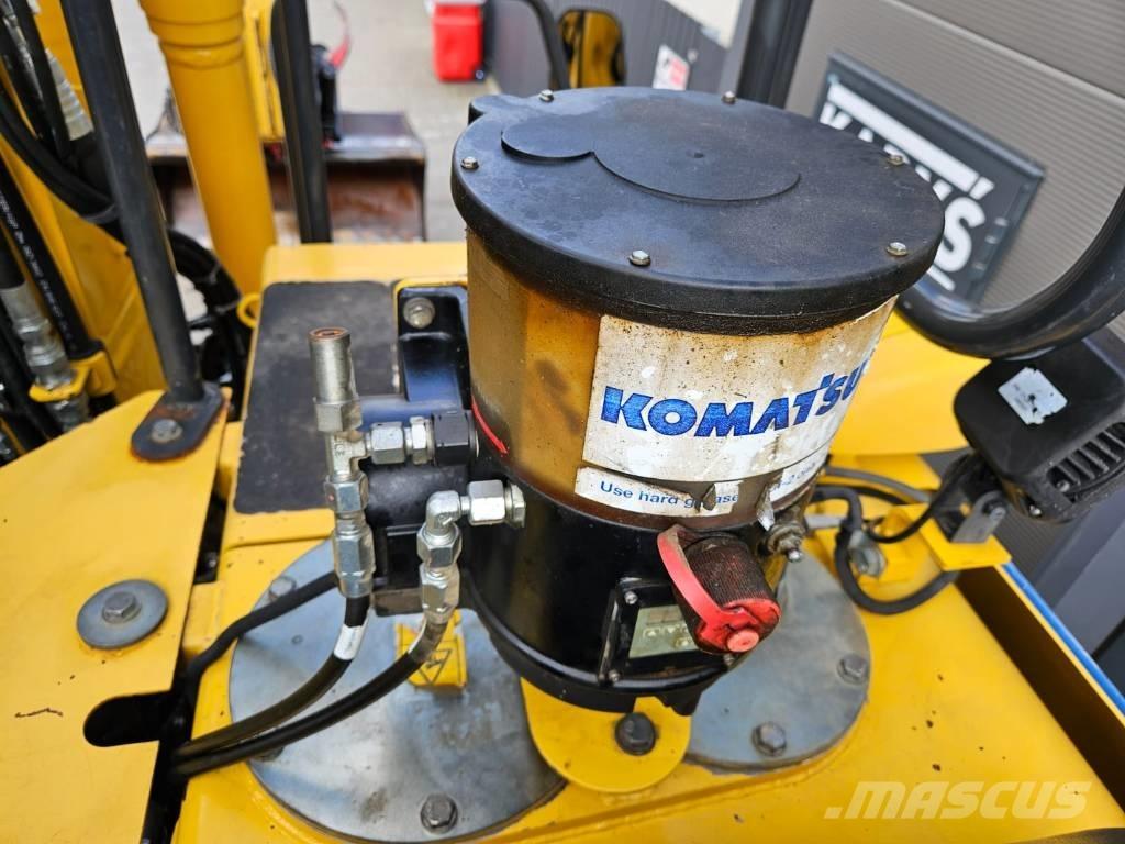 Komatsu PW 148-8 轮式挖掘机