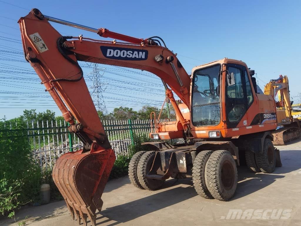 Doosan DH150W-7 轮式挖掘机