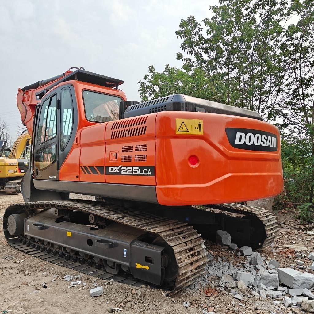 Doosan DX225-9C 履带挖掘机
