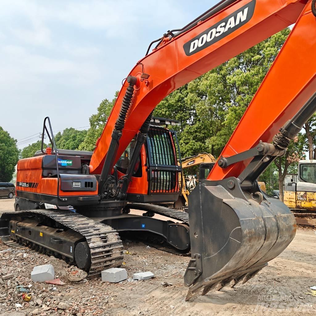 Doosan DX225-9C 履带挖掘机