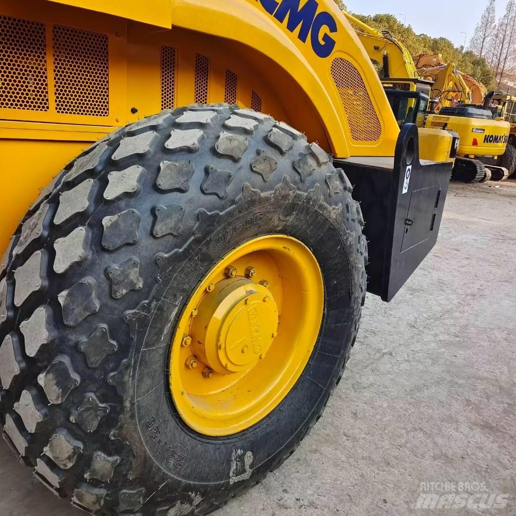 XCMG XS 142 J 单轮压路机