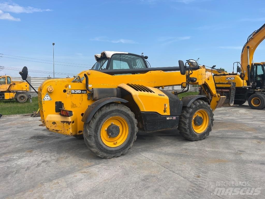 JCB 535-125 伸缩臂叉装车|叉装车