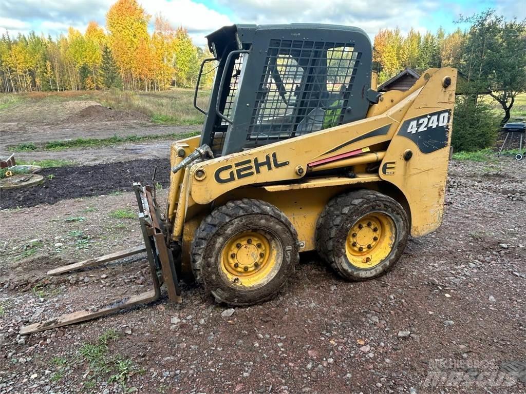 Gehl 4240 滑移装载机