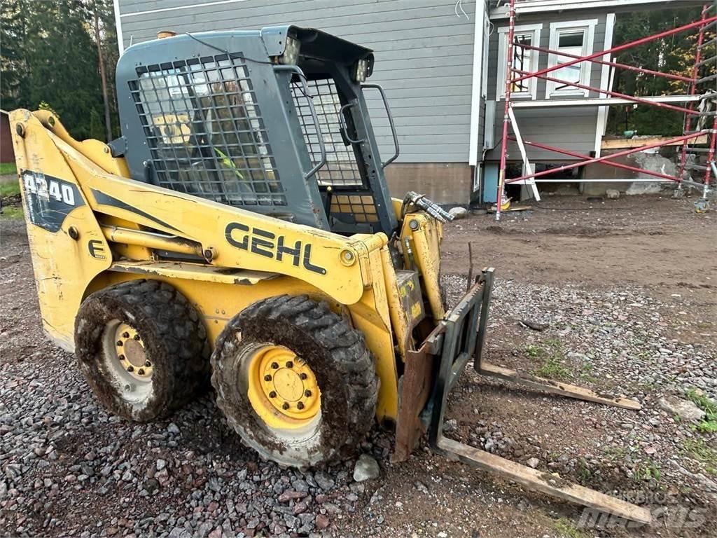 Gehl 4240 滑移装载机