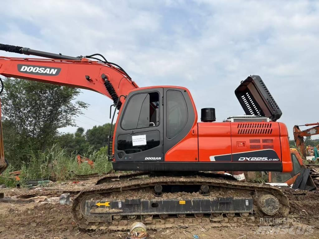 Doosan DX225LC-9C 履带挖掘机