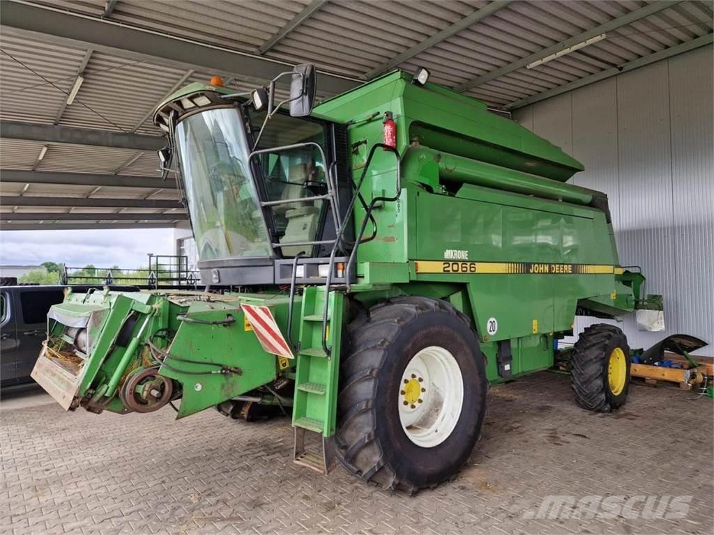 John Deere 2066 联合收割机