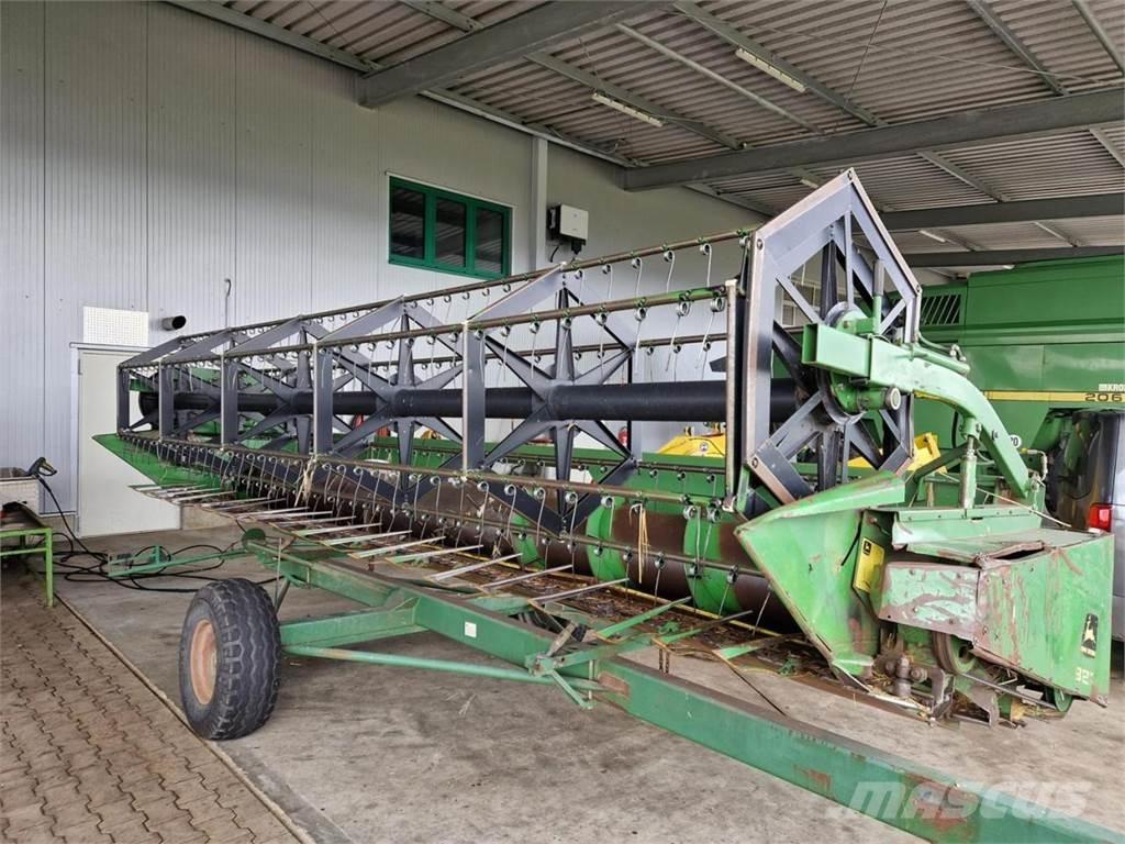 John Deere 2066 联合收割机
