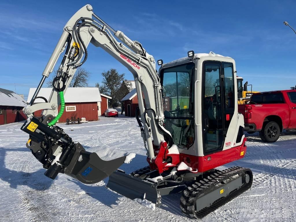 Takeuchi TB225 小型挖掘机