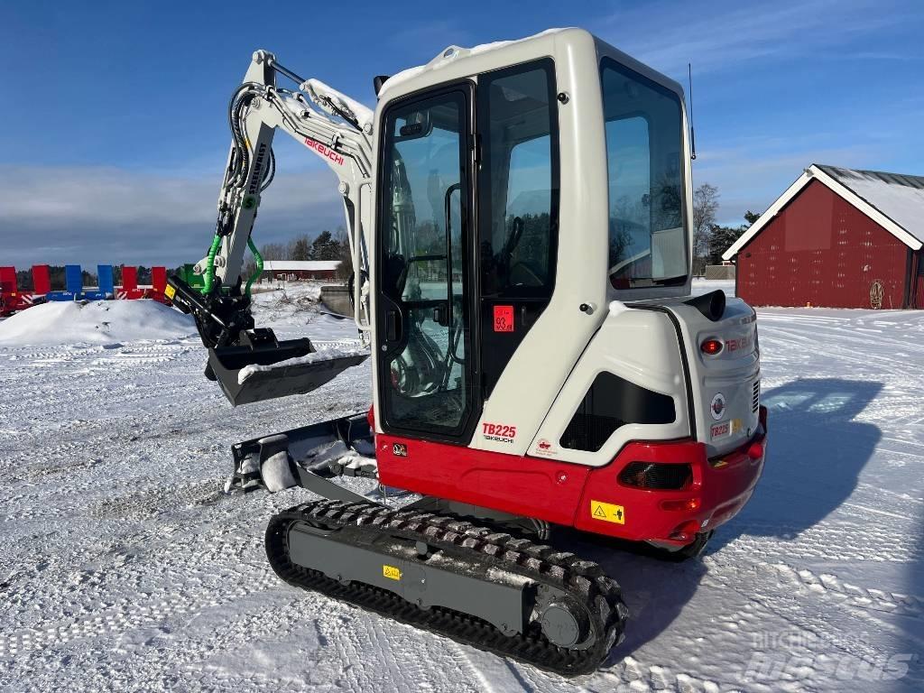 Takeuchi TB225 小型挖掘机