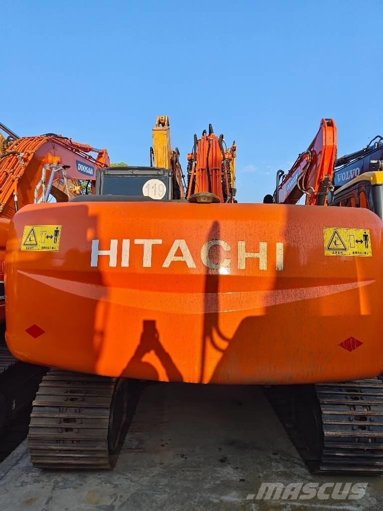Hitachi ZX 210 履带挖掘机