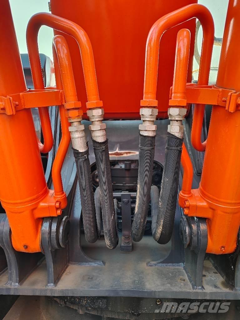 Hitachi ZX 210 履带挖掘机