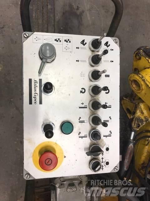 Atlas Copco ROC 242 钻孔机