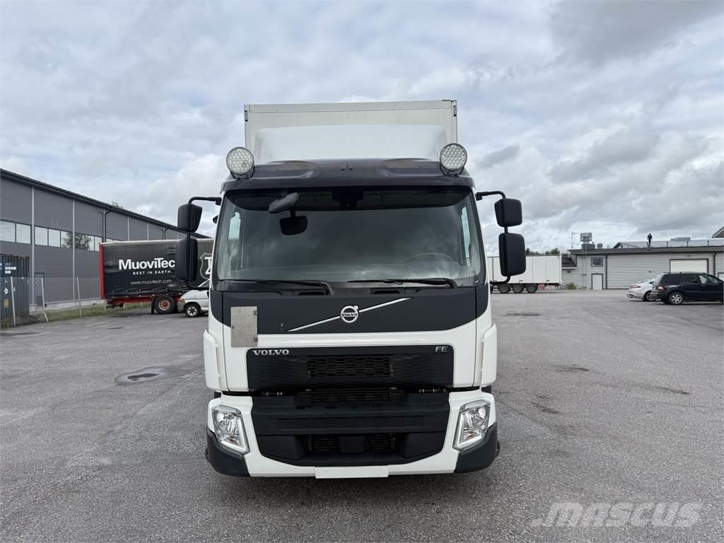 Volvo FE320 4x2 厢式货车