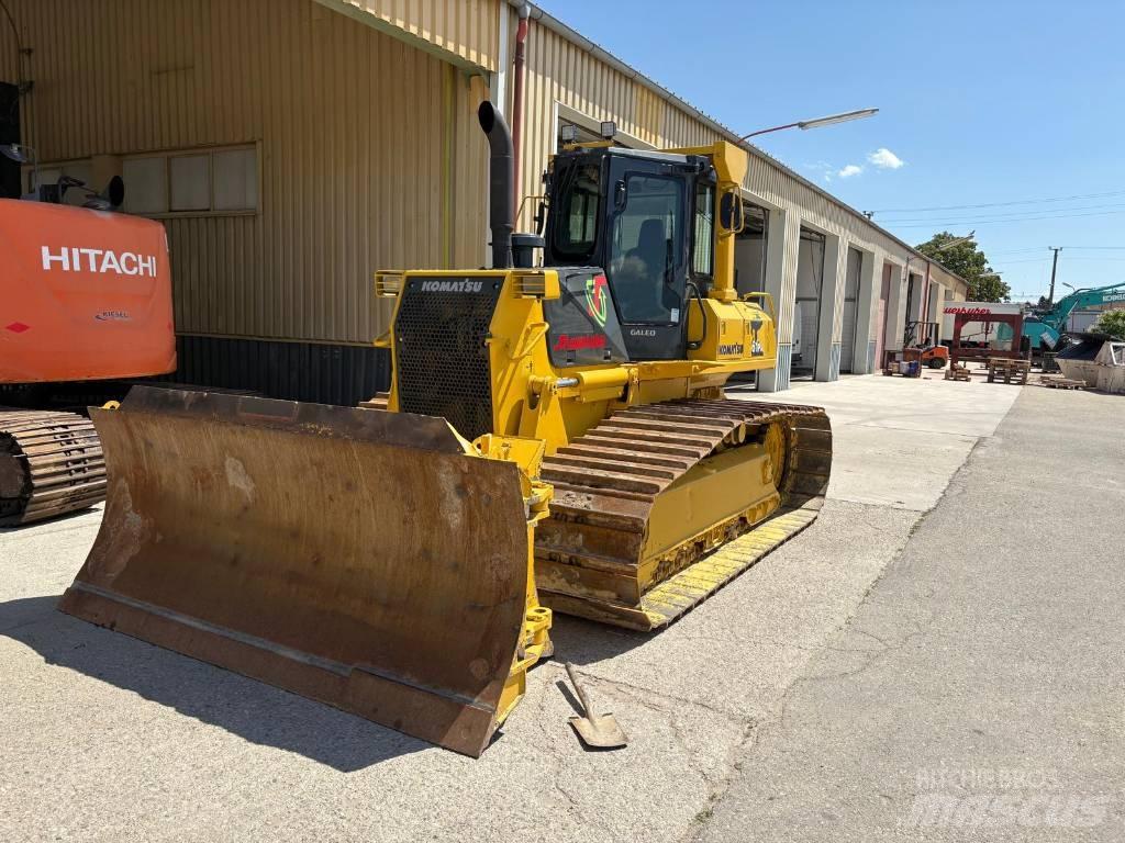 Komatsu 61 PX 履带式推土机