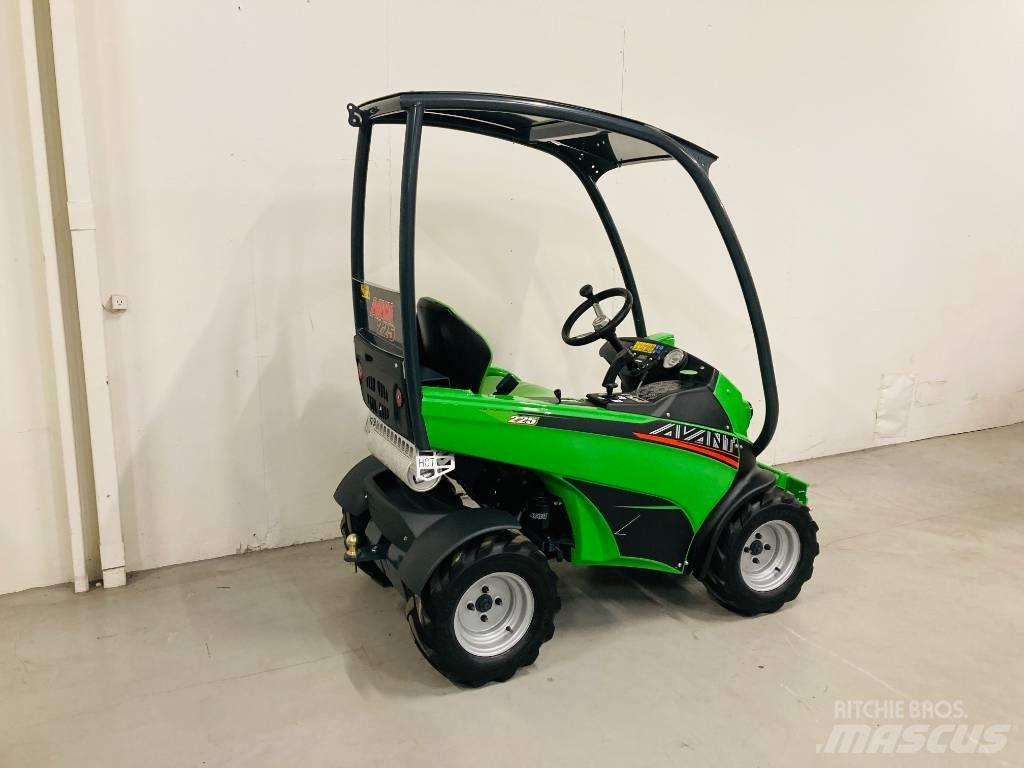Avant 225 小型装载机
