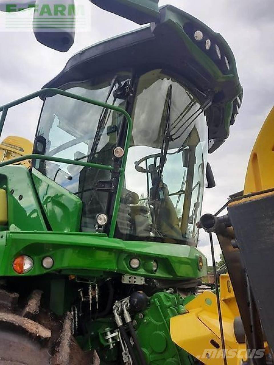 John Deere 8200i 自走式青贮饲料收割机