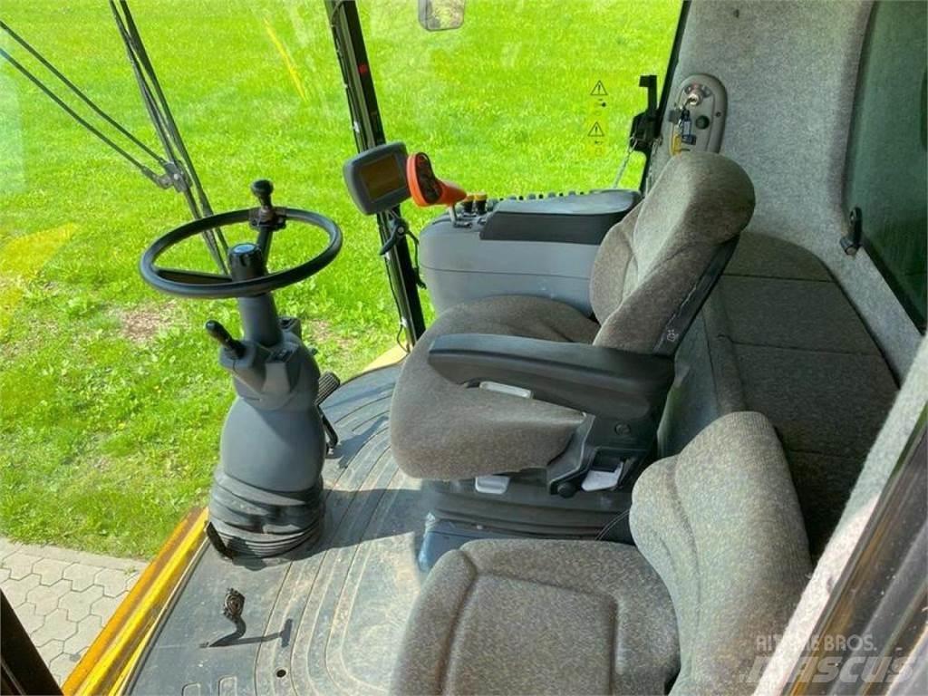 New Holland CX 880 联合收割机