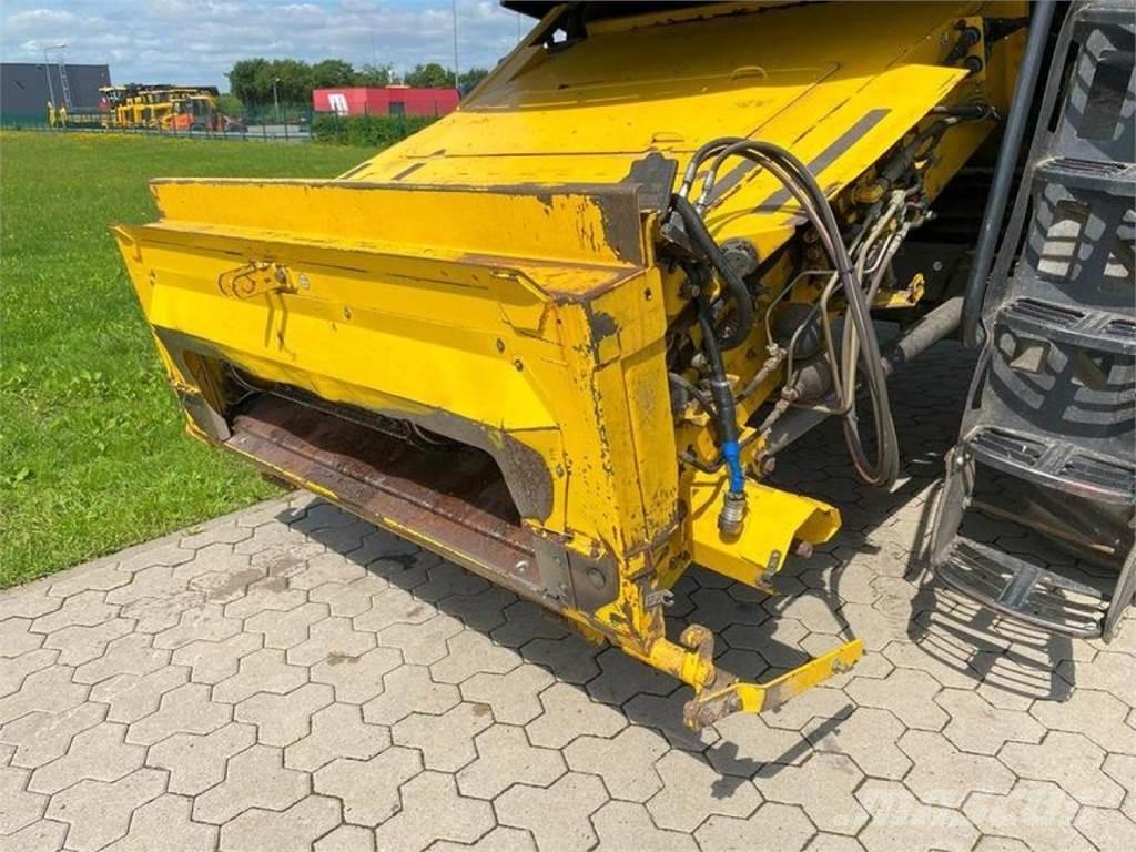 New Holland CX 880 联合收割机