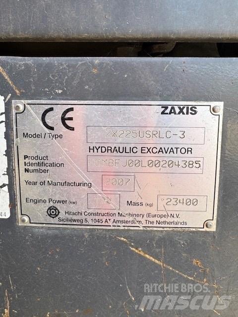 Hitachi ZX 225 履带挖掘机
