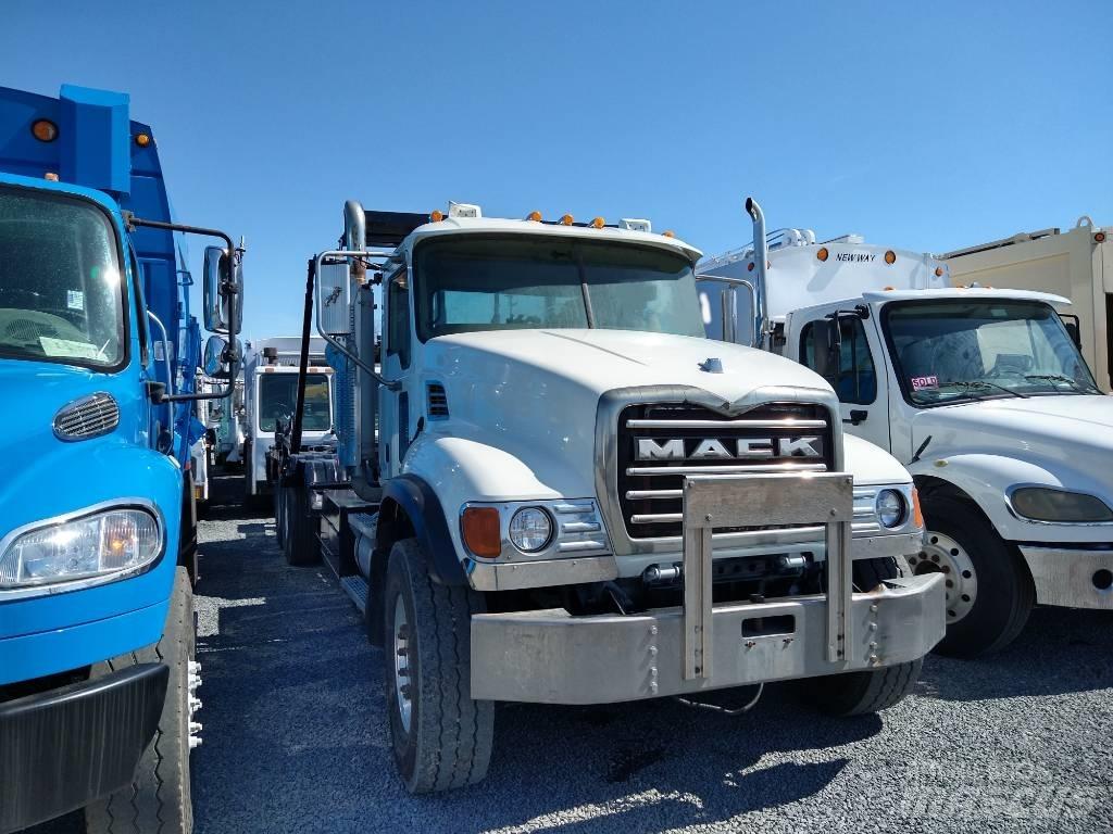 Mack GRANITE CV713 垃圾车