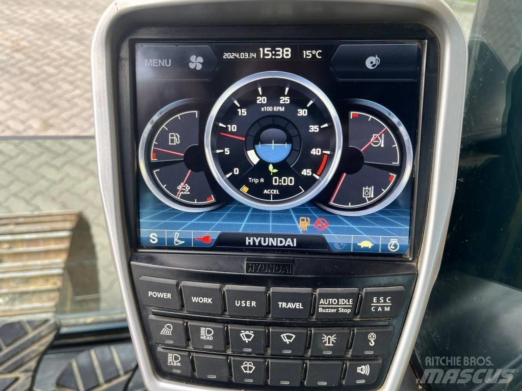 Hyundai HX 220 L 履带挖掘机