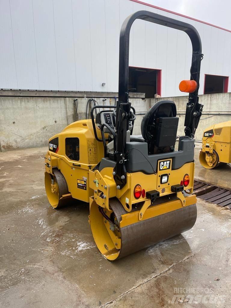 CAT CB 2.7 双轮压路机
