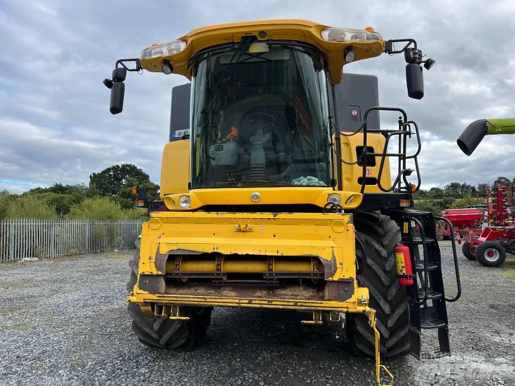 New Holland CX 8070 联合收割机