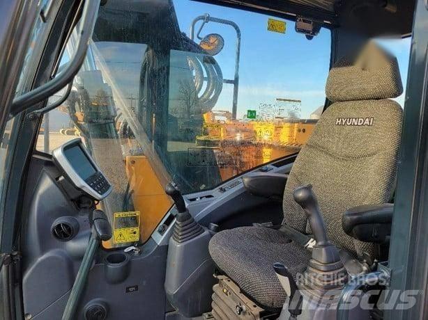 Hyundai HX130 履带挖掘机