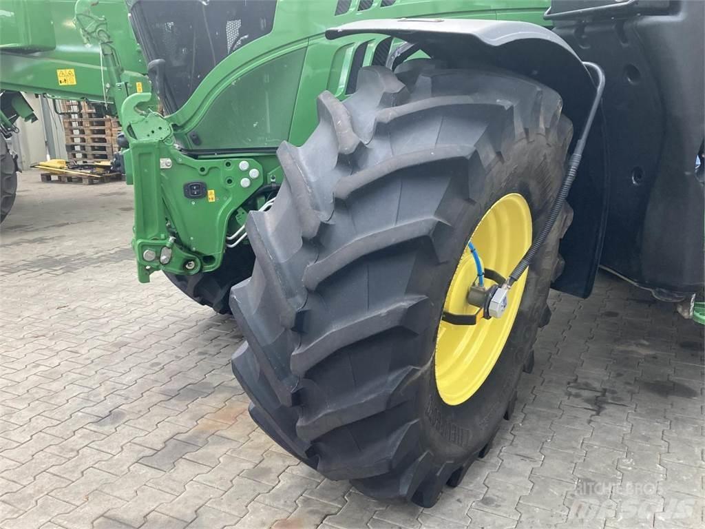 John Deere 6215R 拖拉机/农用车