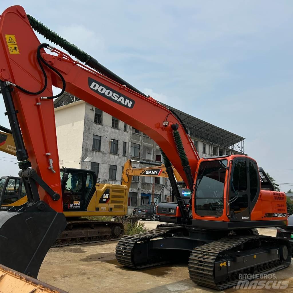 Doosan DX 225 LC 履带挖掘机