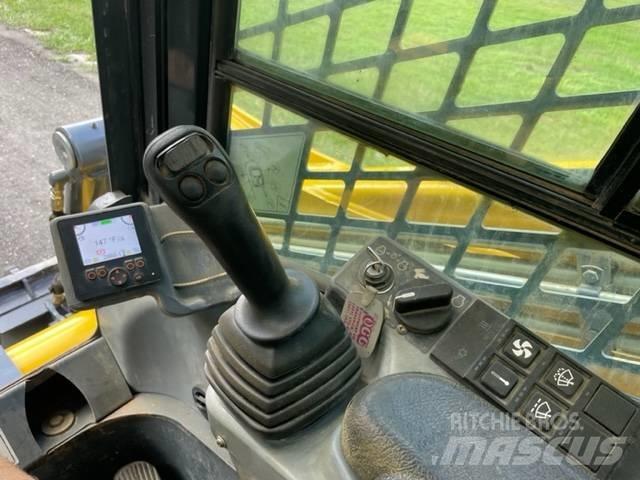 Gehl VT320 滑移装载机
