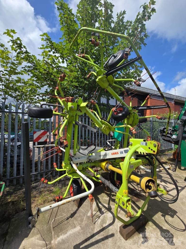 CLAAS Volto 800 犁耙和摊草机