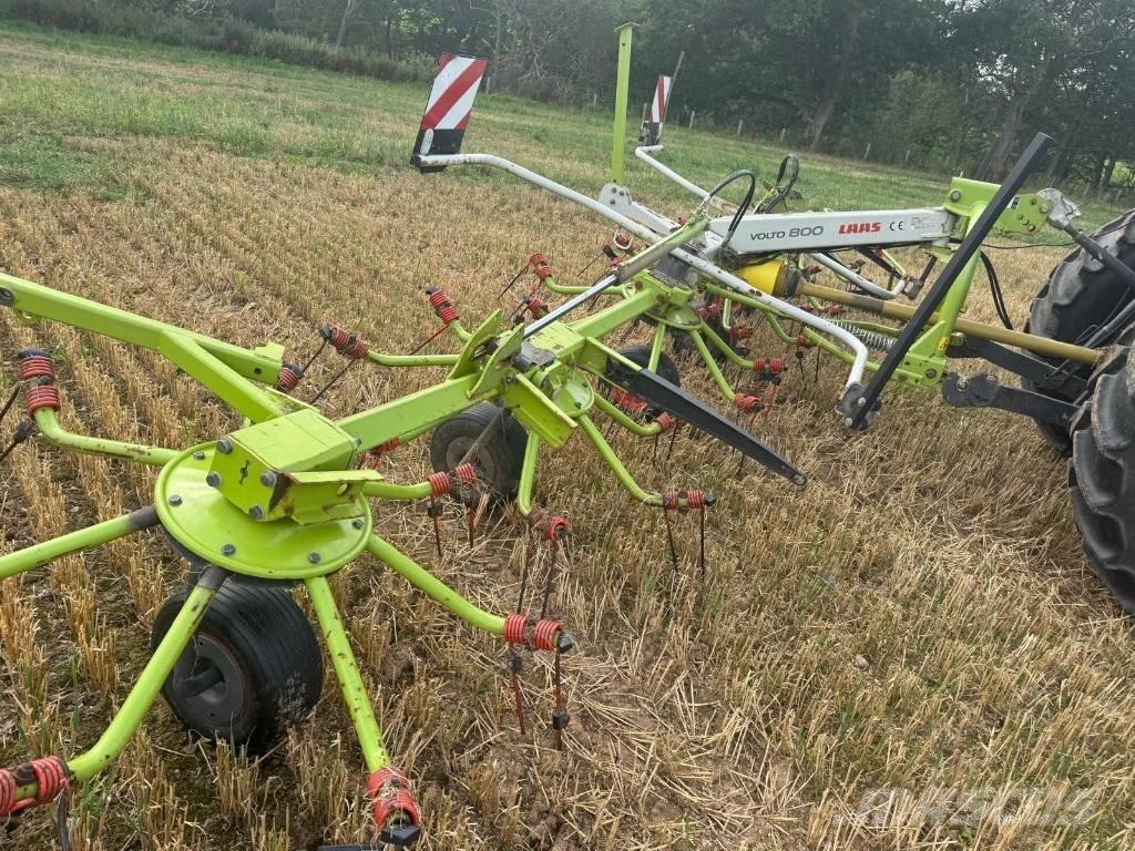 CLAAS Volto 800 犁耙和摊草机