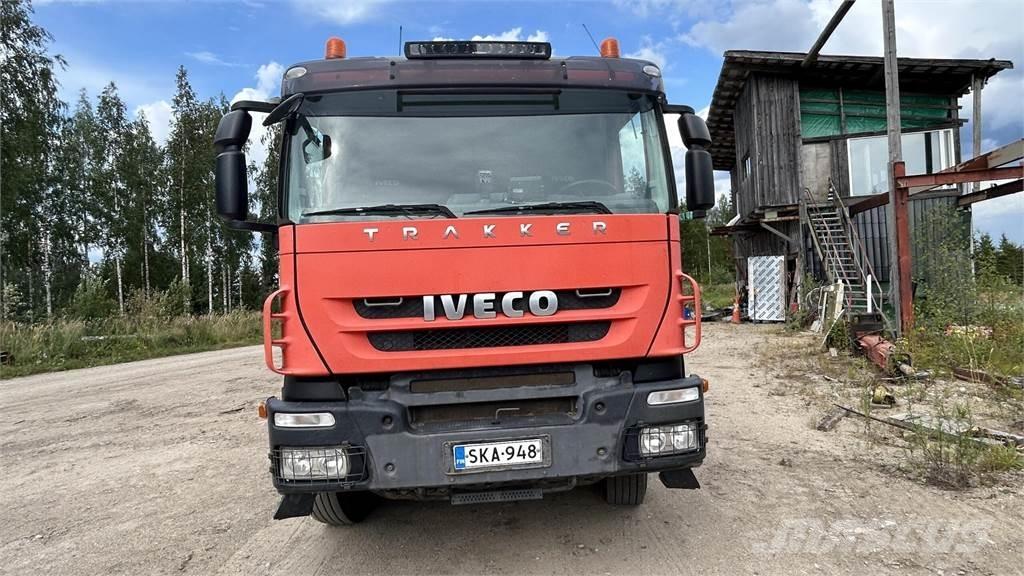 Iveco Trakker 平板栏板货车