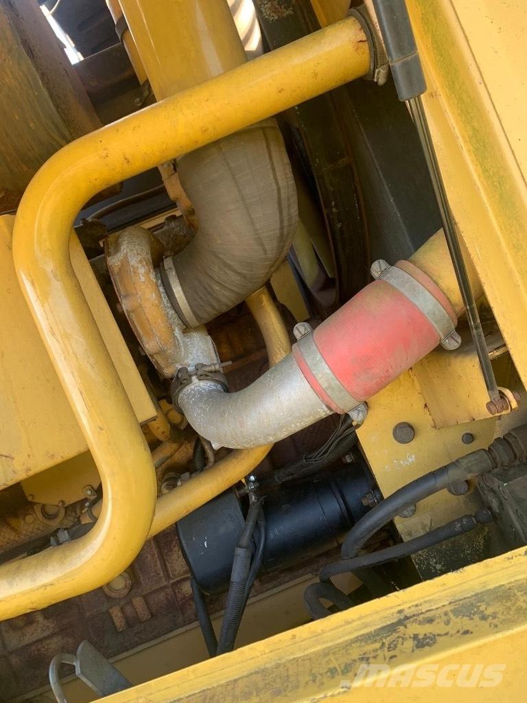 New Holland Fx375 自走式青贮饲料收割机