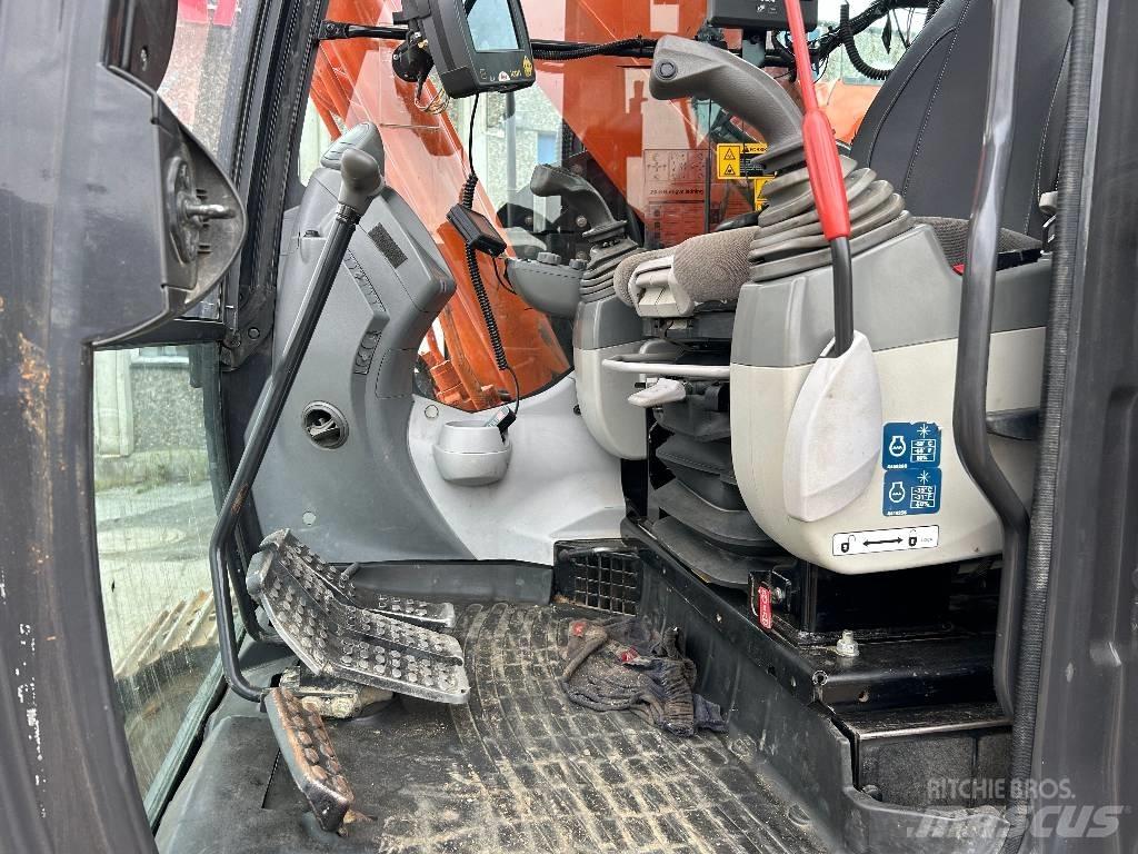 Hitachi ZX225USLC-5 履带挖掘机