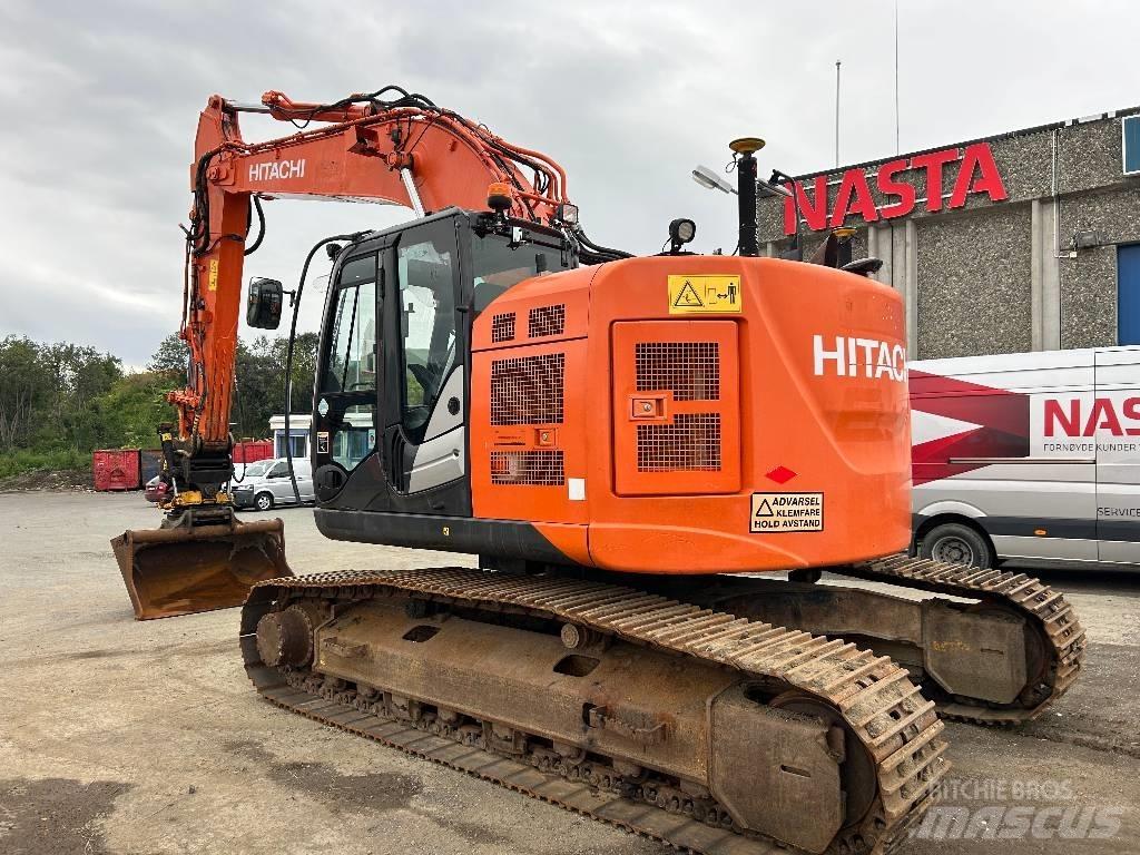 Hitachi ZX225USLC-5 履带挖掘机