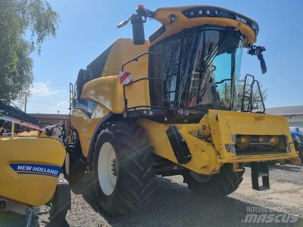 New Holland CX 8.70 联合收割机