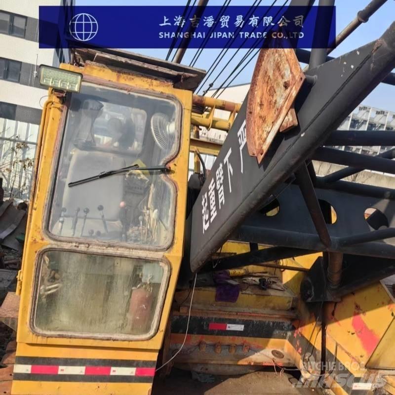 Hitachi KH180 履带起重机