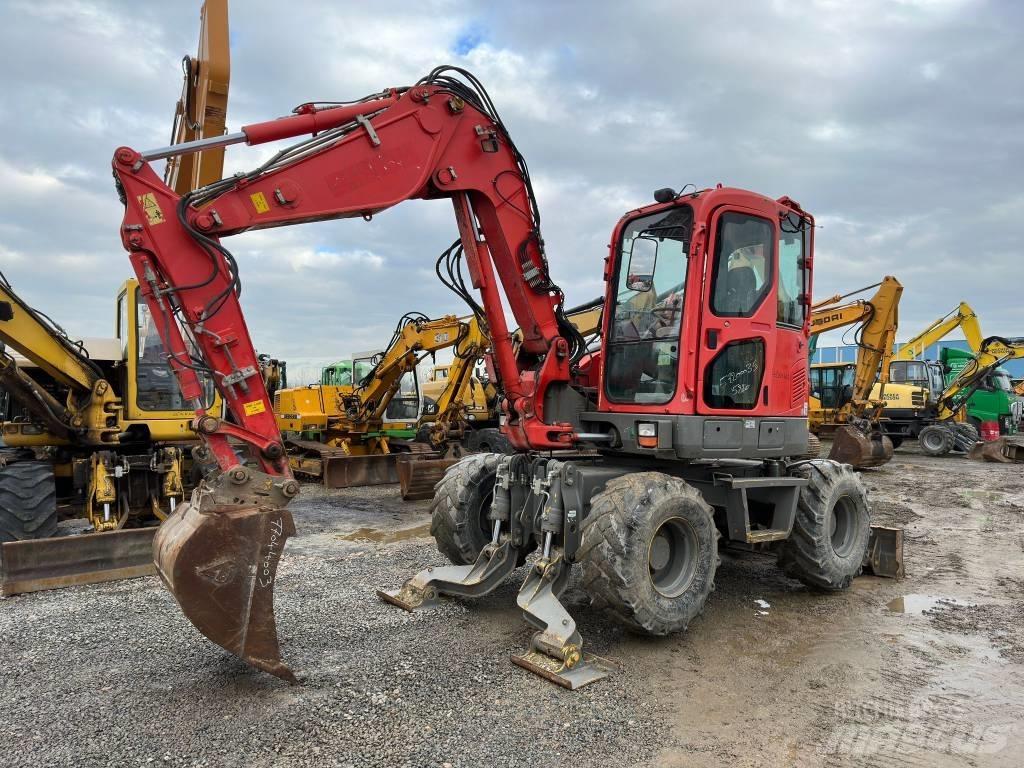 Komatsu PW98MR-8 轮式挖掘机