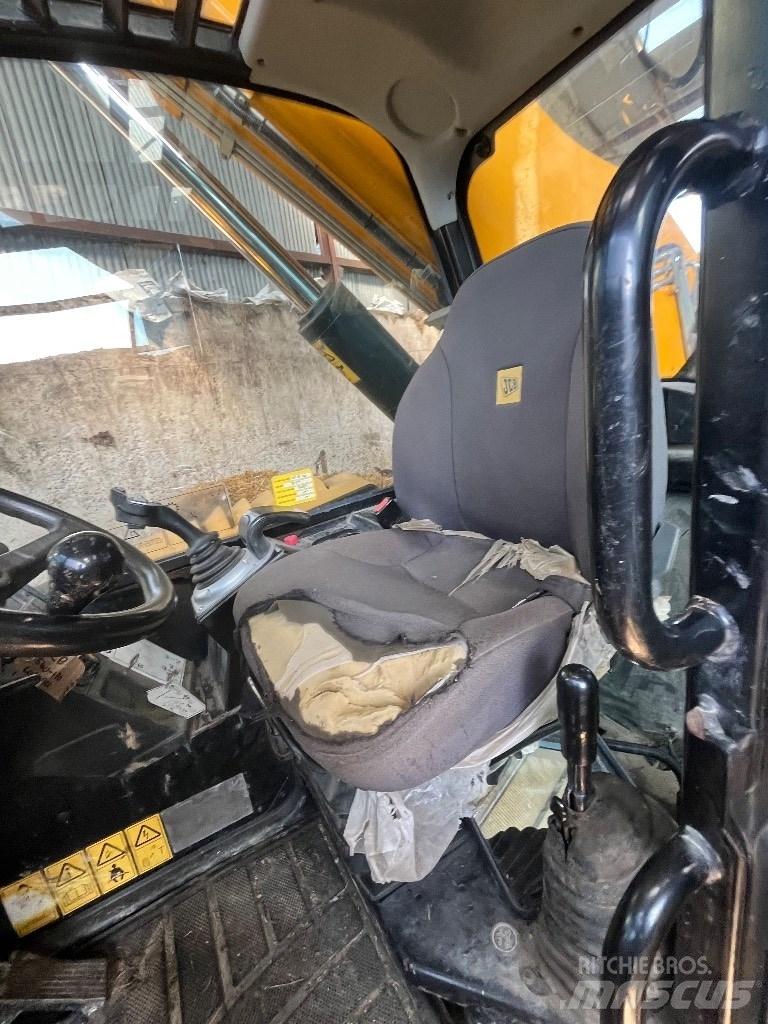JCB 540-170 伸缩臂叉装车|叉装车