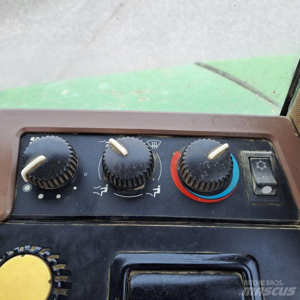 John Deere 7700 拖拉机/农用车