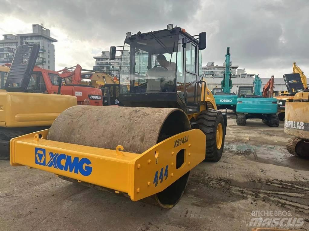 XCMG XS 143 J 单轮压路机