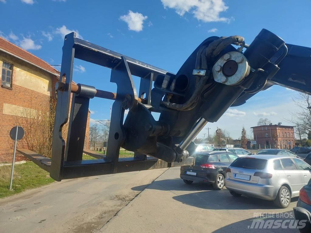 JCB 520-40 伸缩臂叉装车|叉装车