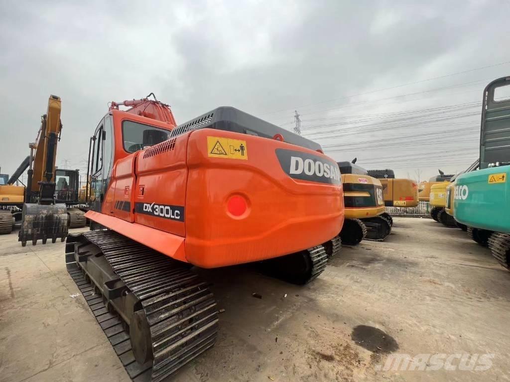 Doosan DOOOSAN DX300 履带挖掘机