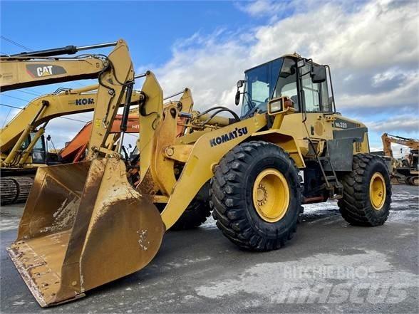 Komatsu WA320 轮式装载机