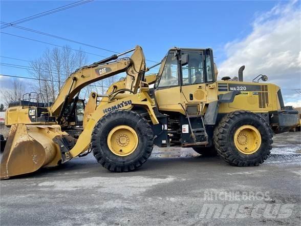 Komatsu WA320 轮式装载机
