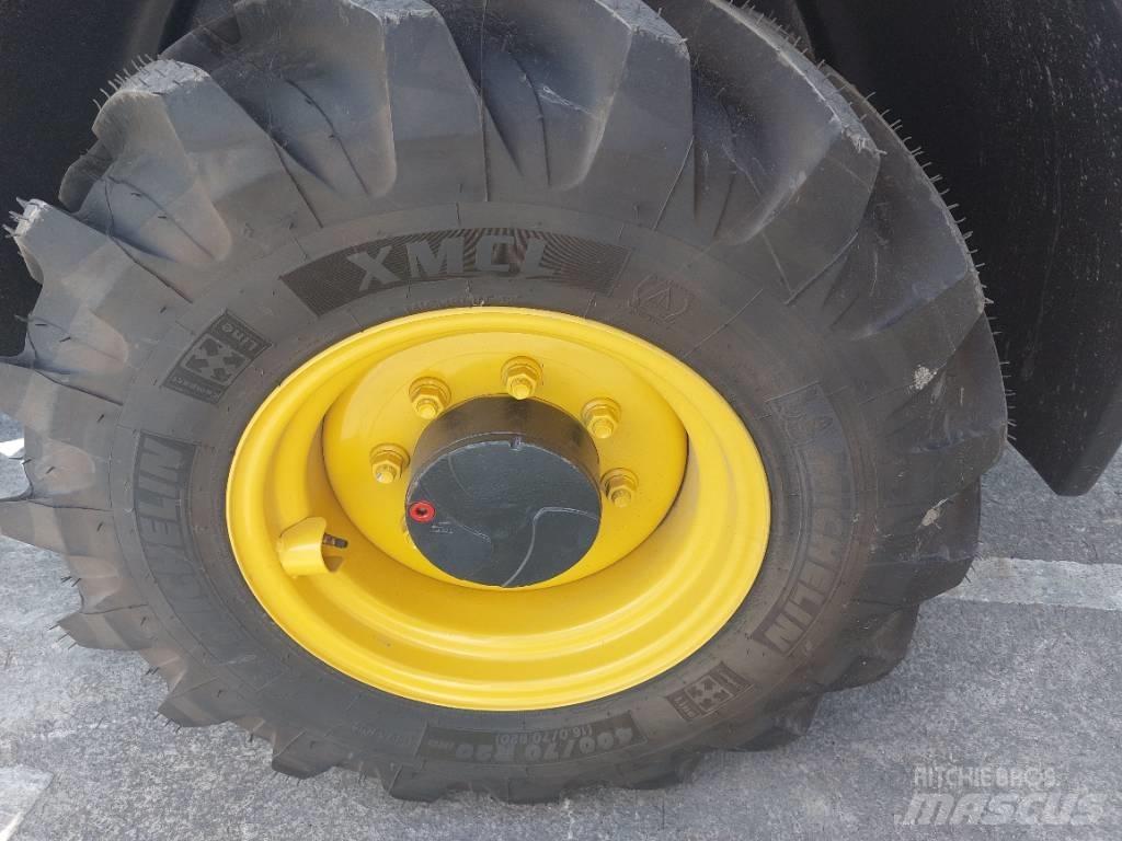 Komatsu WA80M-8 小型装载机